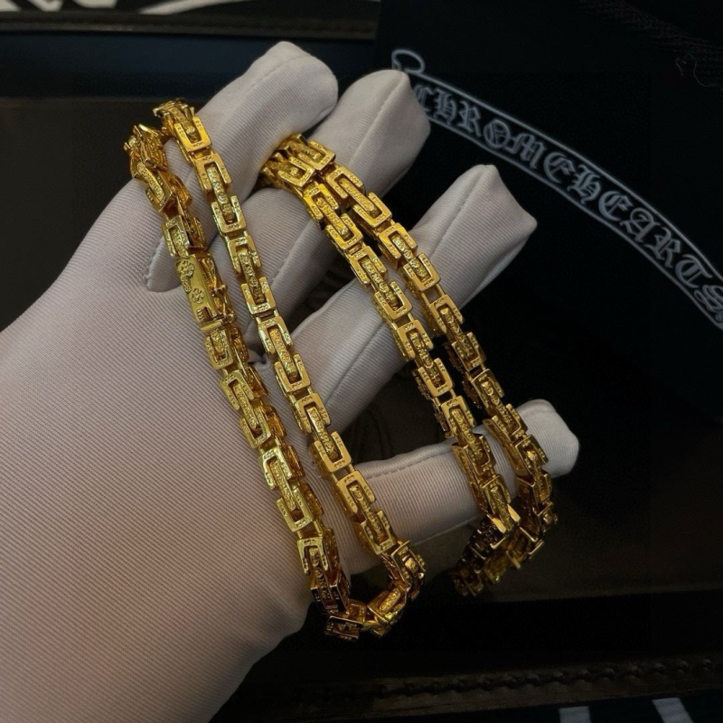 Ch*0me He**ts necklaces